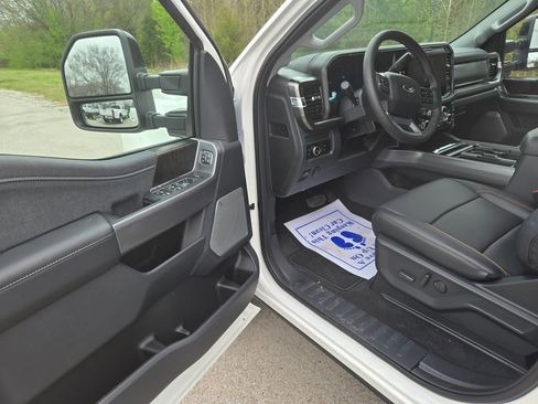New 2026 Ford F350 4x4 Crew Cab DRW Super Duty image 5