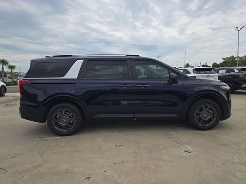 New 2026 Kia Carnival EX FWD image 9