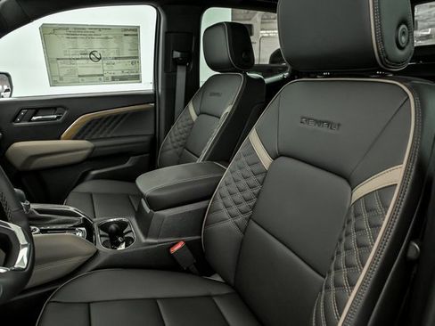 New 2026 GMC Canyon Denali image 8