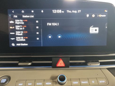 Used 2025 Hyundai Elantra Limited FWD image 25