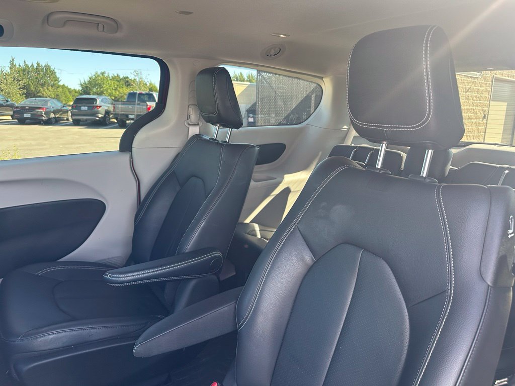Used 2022 Chrysler Pacifica Touring-L FWD image 7