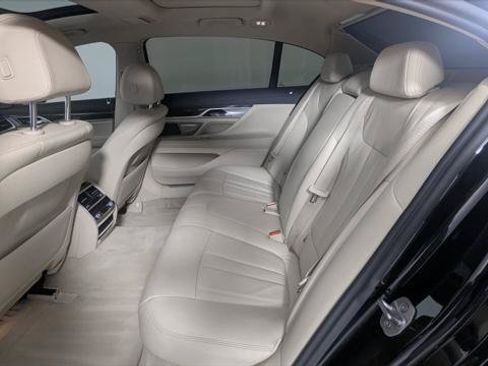 Used 2017 BMW 740i RWD image 18