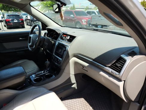 Used 2014 GMC Acadia SLT image 17