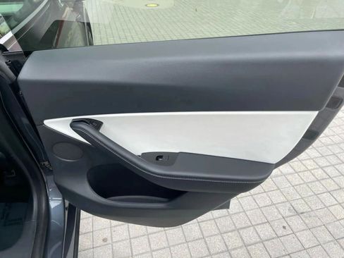 Used 2023 Tesla Model Y Long Range AWD/4WD image 28