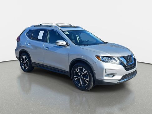 Used 2019 Nissan Rogue SV w/ Sun & Sound Touring Package image 3