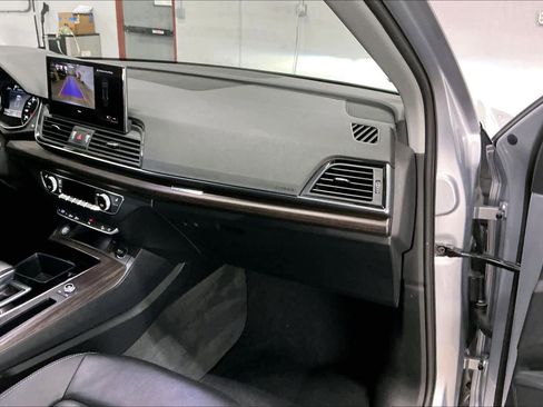Used 2023 Audi Q5 2.0T Premium w/ Convenience Package image 18