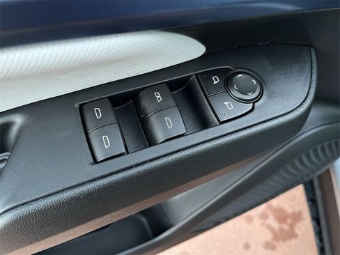 New 2026 Chevrolet Equinox EV LT image 22