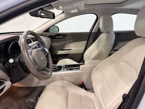 Used 2018 Jaguar XE Prestige AWD/4WD image 12