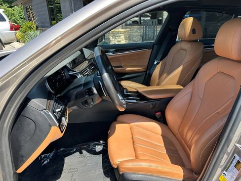 Used 2017 BMW 530i RWD image 10