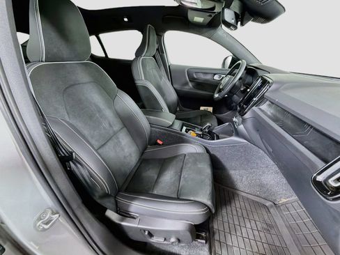 Certified 2023 Volvo C40 P8 Recharge Ultimate w/ Protection Package Premier AWD/4WD image 30