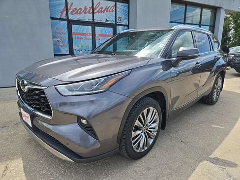 Used 2021 Toyota Highlander Platinum AWD/4WD image 2