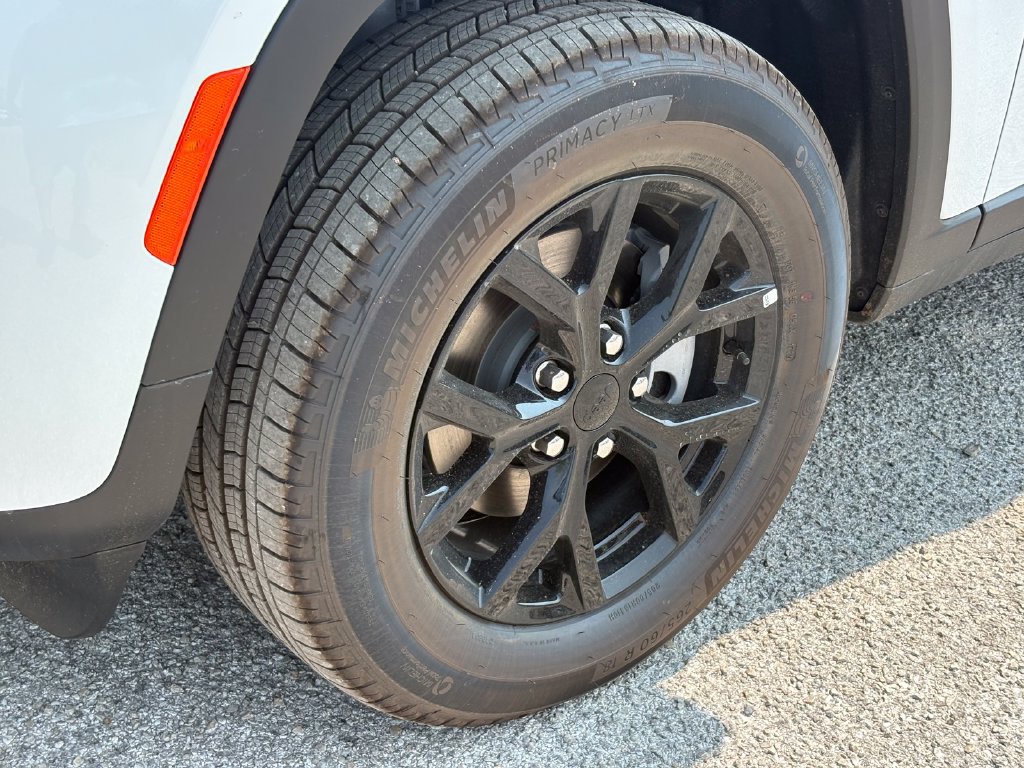 New 2026 Jeep Grand Cherokee 2WD image 9