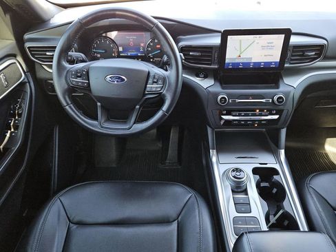 Used 2020 Ford Explorer XLT w/ Equipment Group 202A image 5