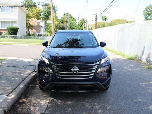 Used 2024 Nissan Rogue SV FWD image 3