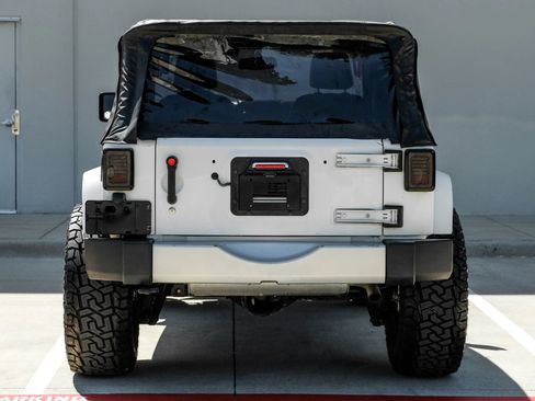 Used 2015 Jeep Wrangler Sahara AWD/4WD image 6