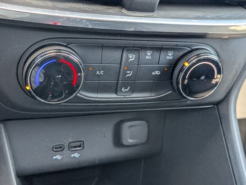 Used 2024 Buick Encore GX Preferred image 13