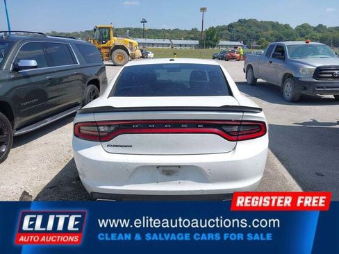 Used 2017 Dodge Charger SE w/ Blacktop Package image 31
