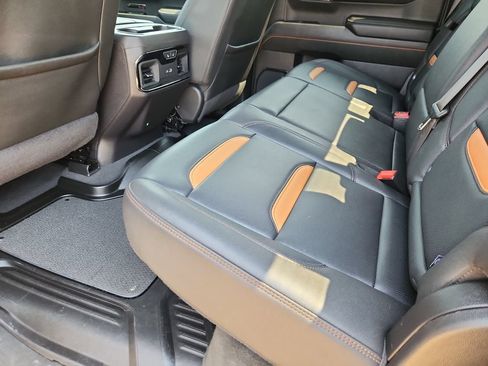 Used 2024 GMC Sierra 1500 AT4 w/ Technology Package AWD/4WD image 9