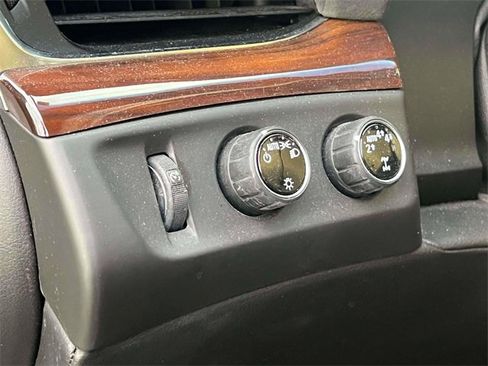 Used 2017 Cadillac Escalade ESV Luxury image 21
