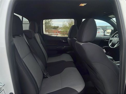 Used 2021 Toyota Tacoma TRD Off-Road image 16