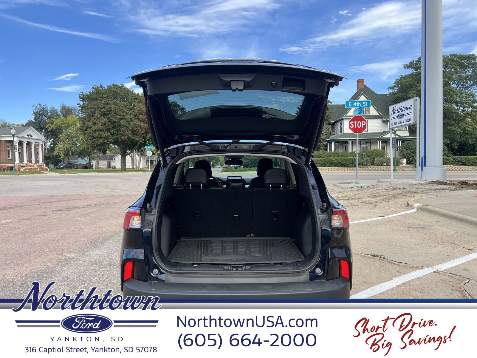 Used 2021 Ford Escape Titanium w/ Class II Trailer Tow Package AWD/4WD image 16
