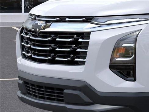 New 2026 Chevrolet Equinox LT w/ Convenience Package II AWD/4WD image 16