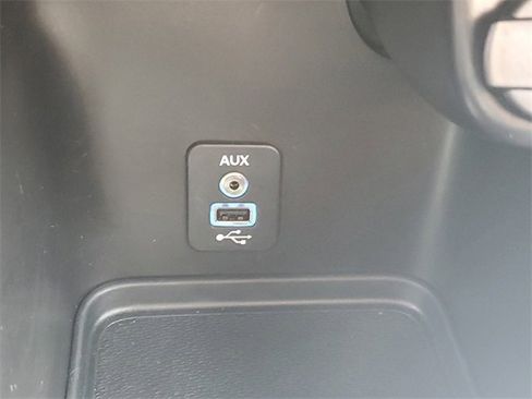 Used 2017 Dodge Journey SE image 32