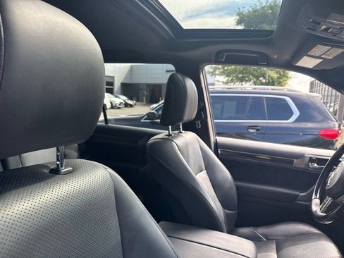 Used 2023 Lexus GX 460 Luxury w/ Sport Design Package AWD/4WD image 10