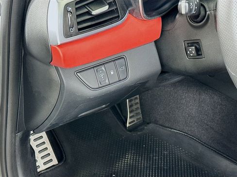 Used 2023 Genesis G70 2.0T w/ Sport Prestige Package image 10