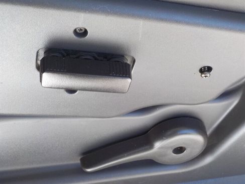 Used 2005 GMC Sierra 3500 SLE w/ Heavy-Duty Power Package image 32