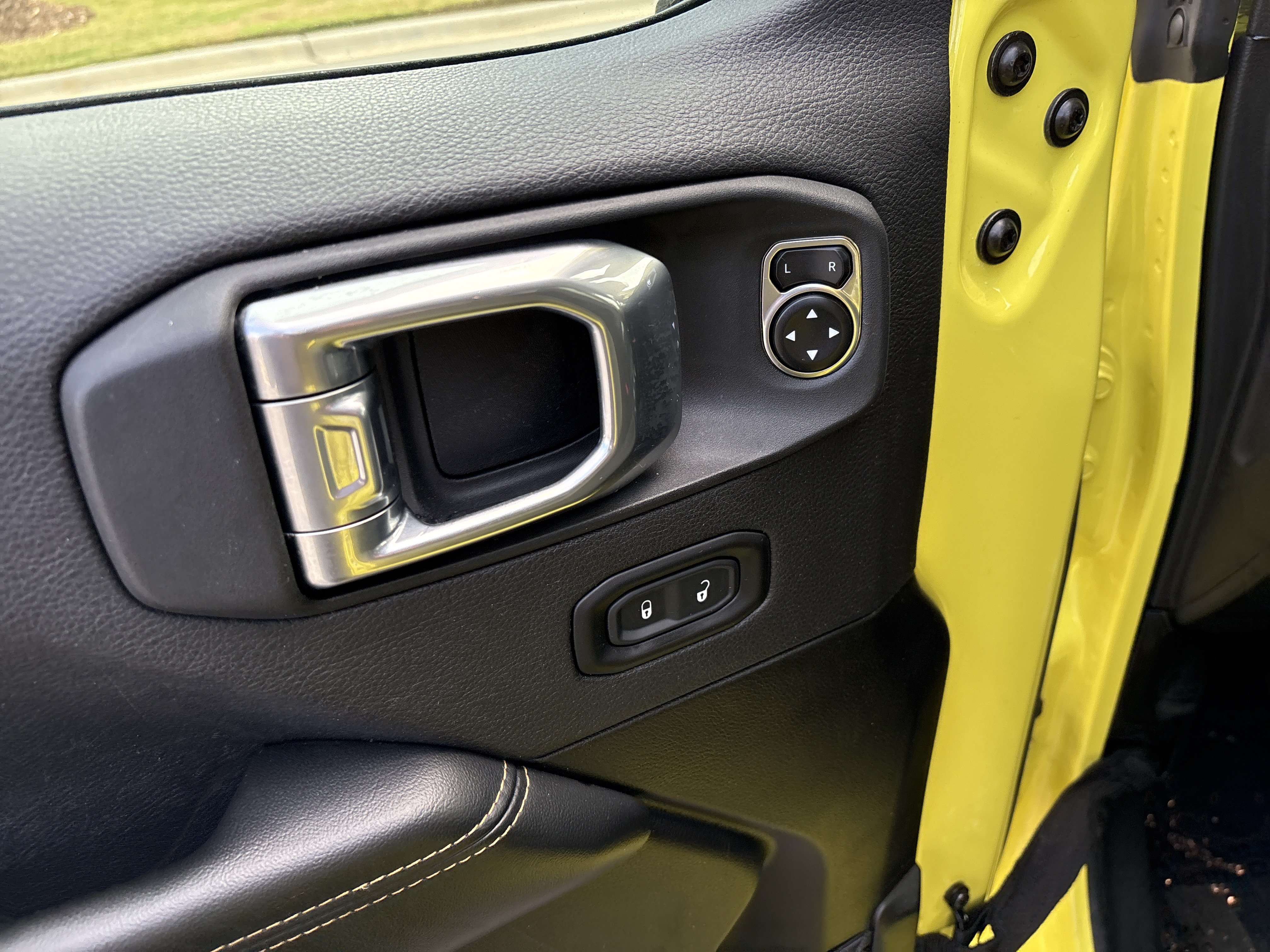 Used 2024 Jeep Wrangler Unlimited Sahara AWD/4WD image 16