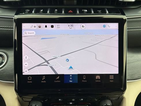 Used 2022 Jeep Grand Cherokee Limited w/ Luxury Tech Group II image 18