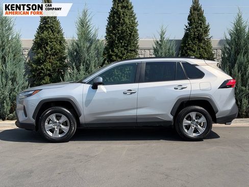 Used 2025 Toyota RAV4 XLE AWD/4WD image 4