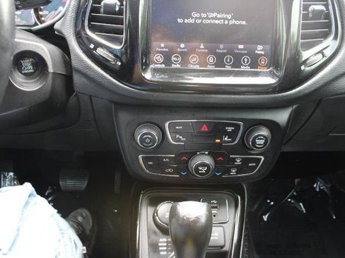Used 2018 Jeep Compass Limited w/ Navigation Group AWD/4WD image 17