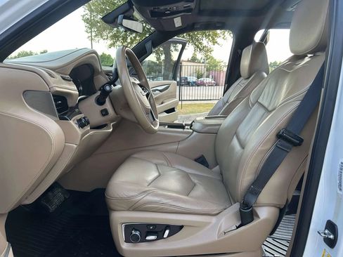 Used 2018 Cadillac Escalade ESV Platinum image 33