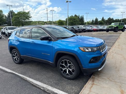 Used 2025 Jeep Compass Limited AWD/4WD image 3