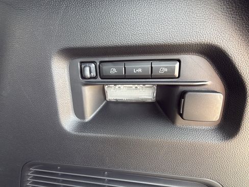 Used 2025 Ford Explorer ST AWD/4WD image 18