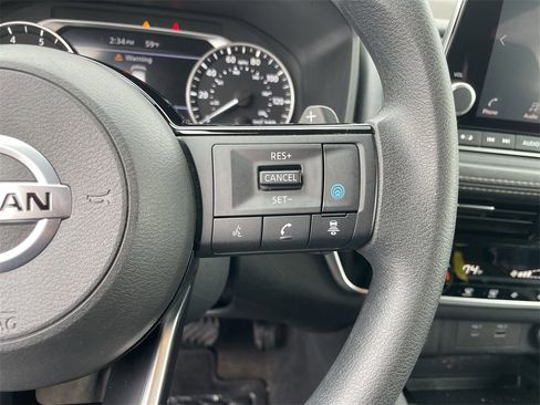 Used 2021 Nissan Rogue SV image 16