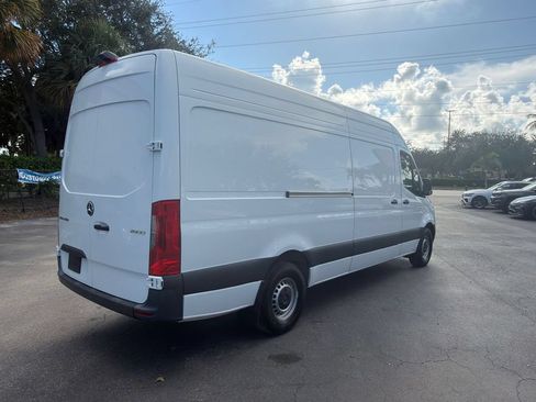 Used 2025 Mercedes-Benz Sprinter 2500 image 10