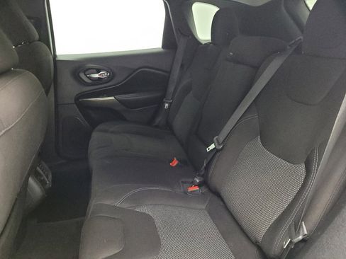 Used 2021 Jeep Cherokee Latitude image 18