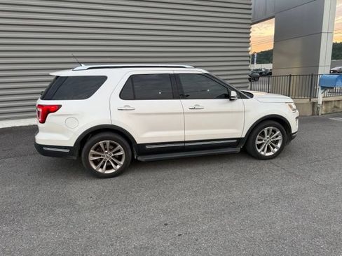 Used 2018 Ford Explorer Limited w/ Equipment Group 301A FWD image 4