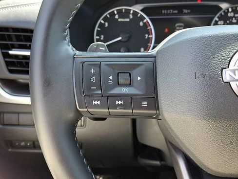 Used 2025 Nissan Rogue SV FWD image 23