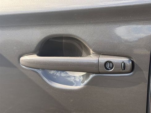 Used 2019 Mitsubishi Outlander SE image 12