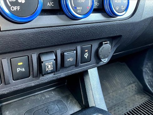 Used 2020 Toyota Tacoma SR5 image 26