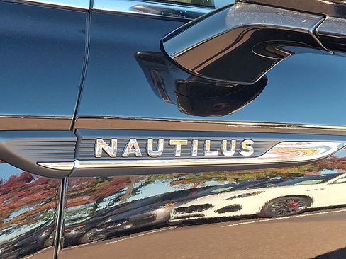 Used 2020 Lincoln Nautilus Reserve image 32