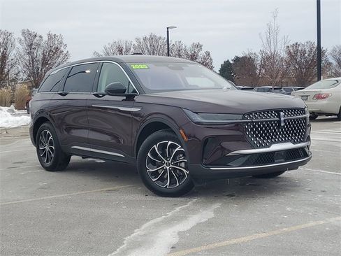 Certified 2025 Lincoln Nautilus Premier image 35