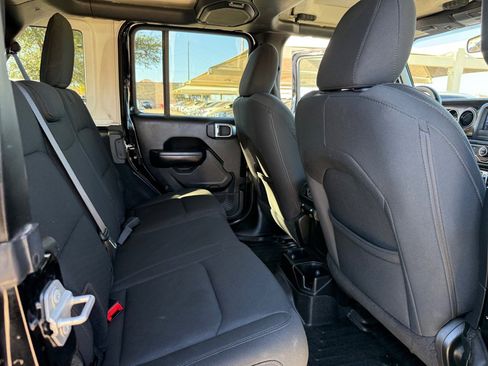 Used 2018 Jeep Wrangler Unlimited Sport S image 17