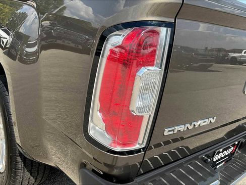 Used 2016 GMC Canyon SLT w/ Driver Alert Package image 26
