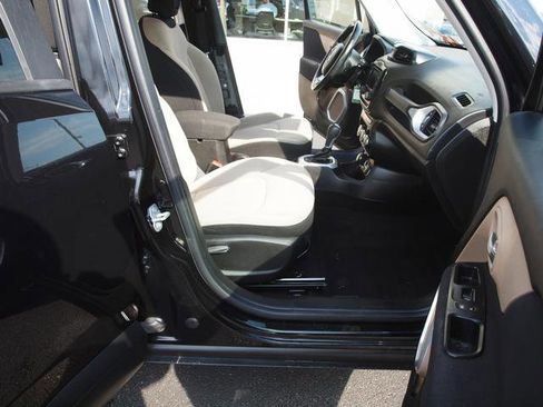 Used 2015 Jeep Renegade Latitude image 6