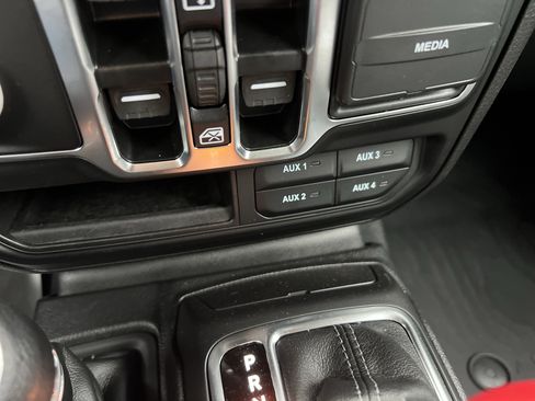 Used 2025 Jeep Gladiator Sport image 22